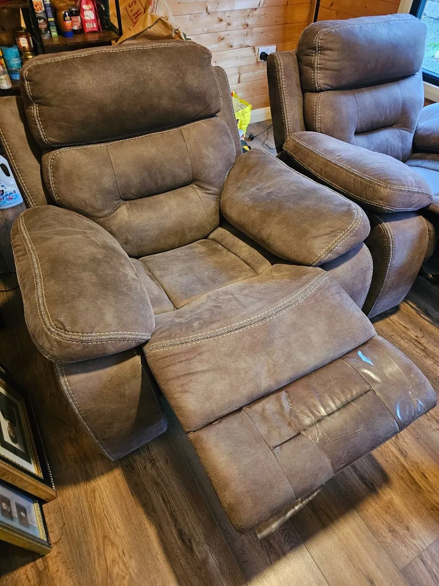 2 Reclining Chairs - Image 3