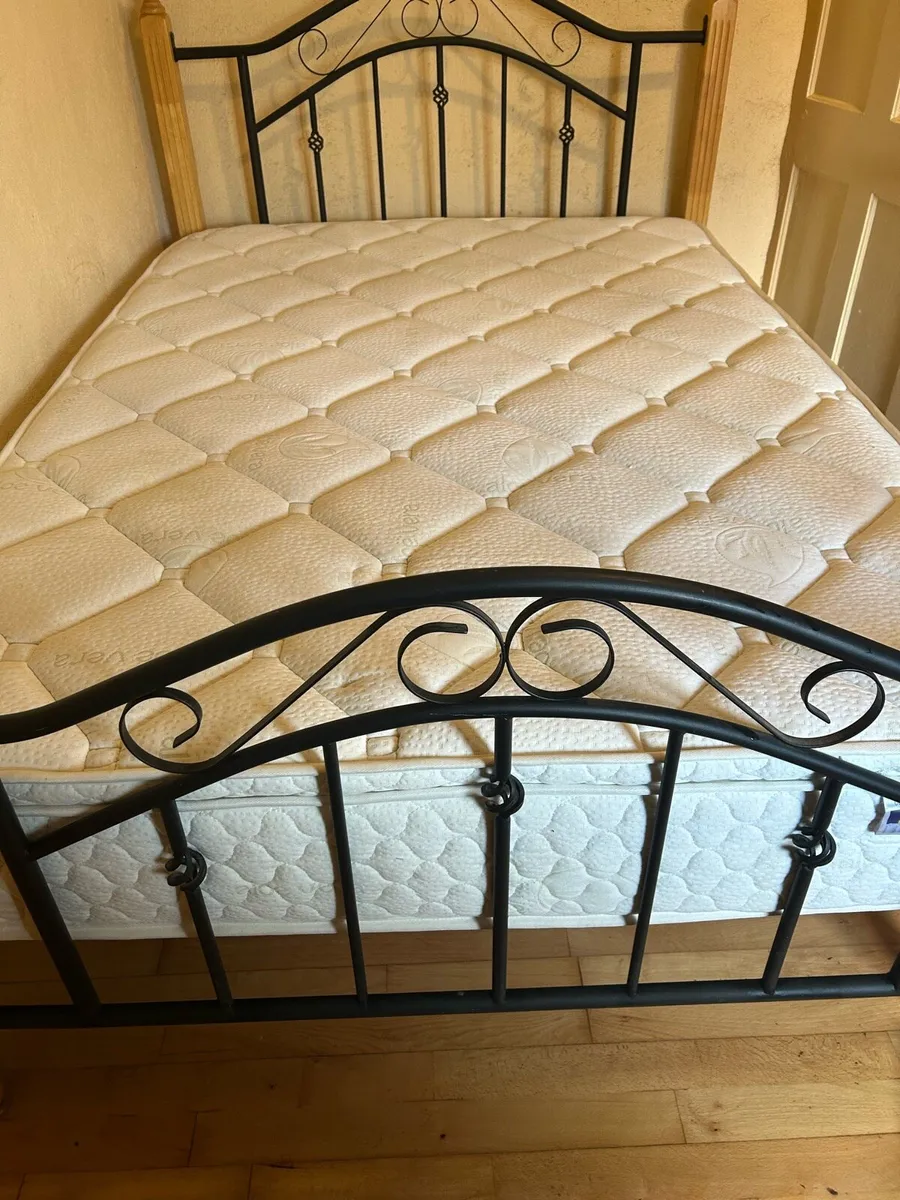 Queen size bed - Image 2