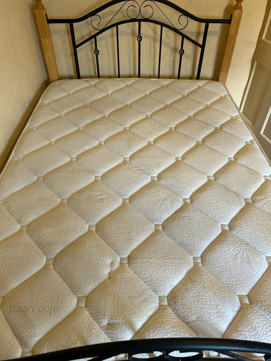 Queen size bed - Image 3