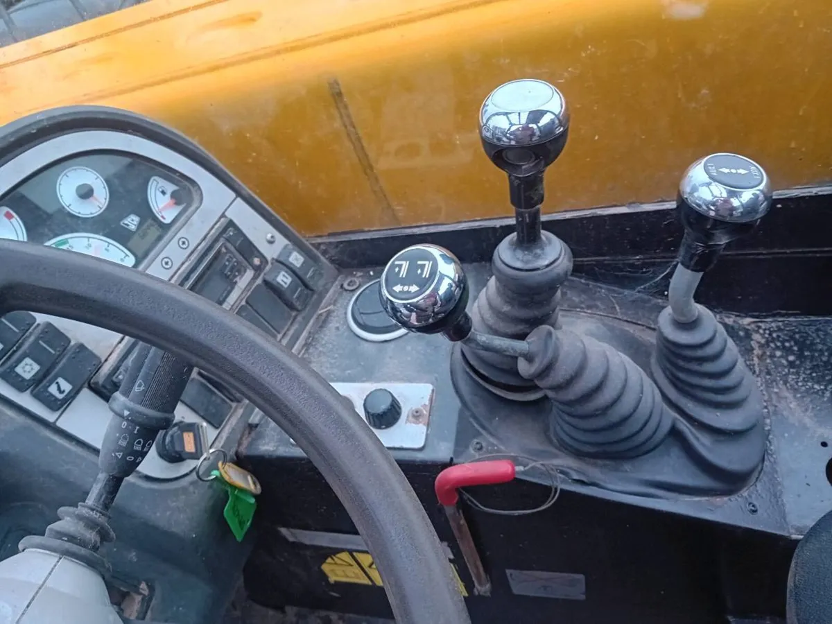 JCB loader - Image 4