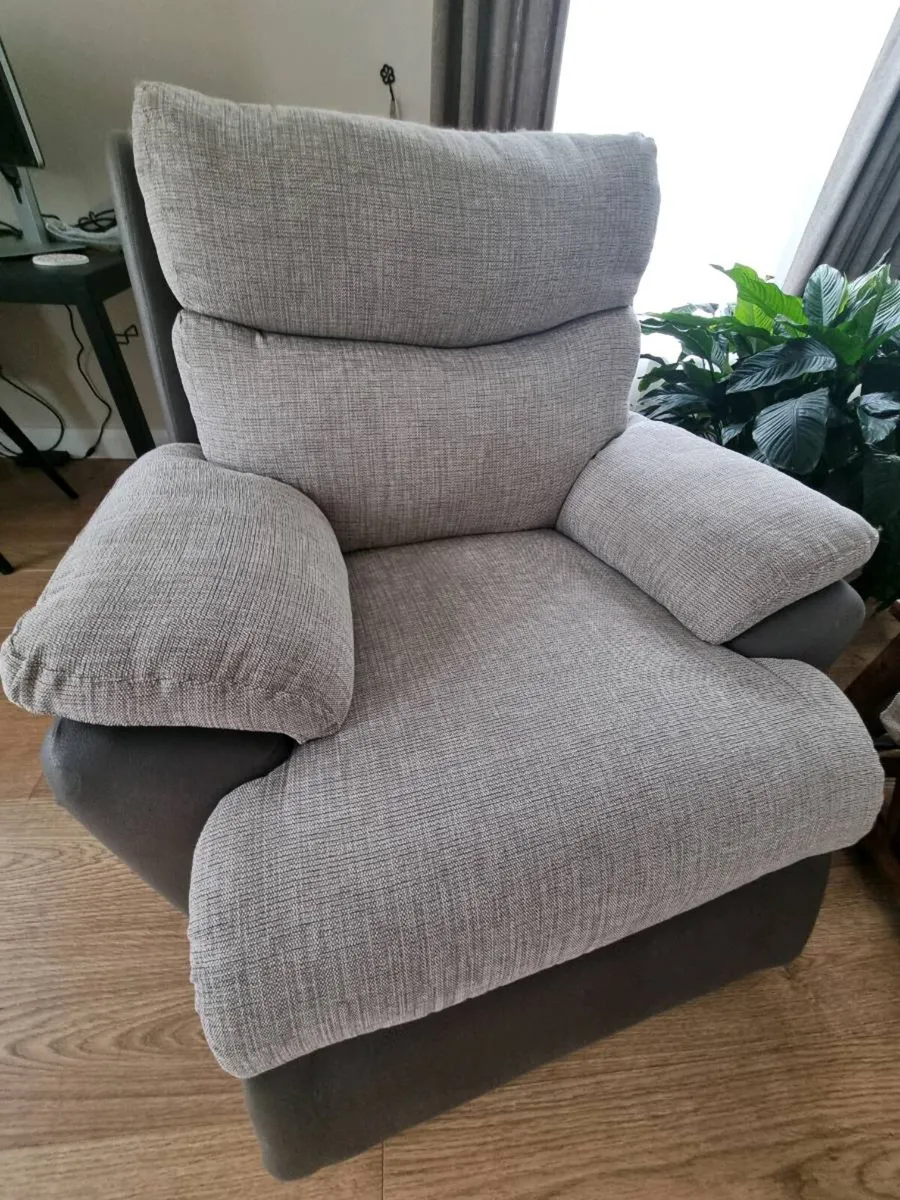 Electric single recliner sofa - Image 1
