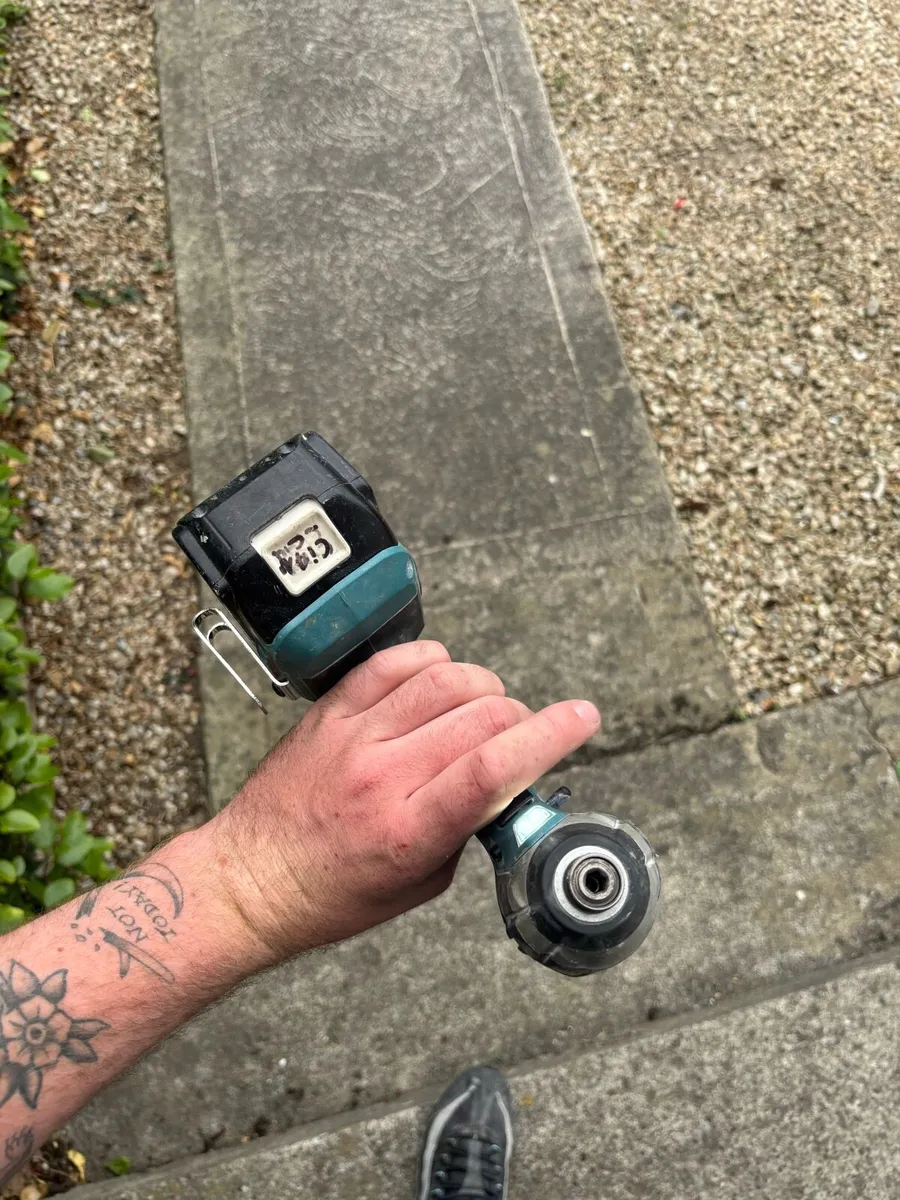 Makita impacter with 5 amp battery - Image 3