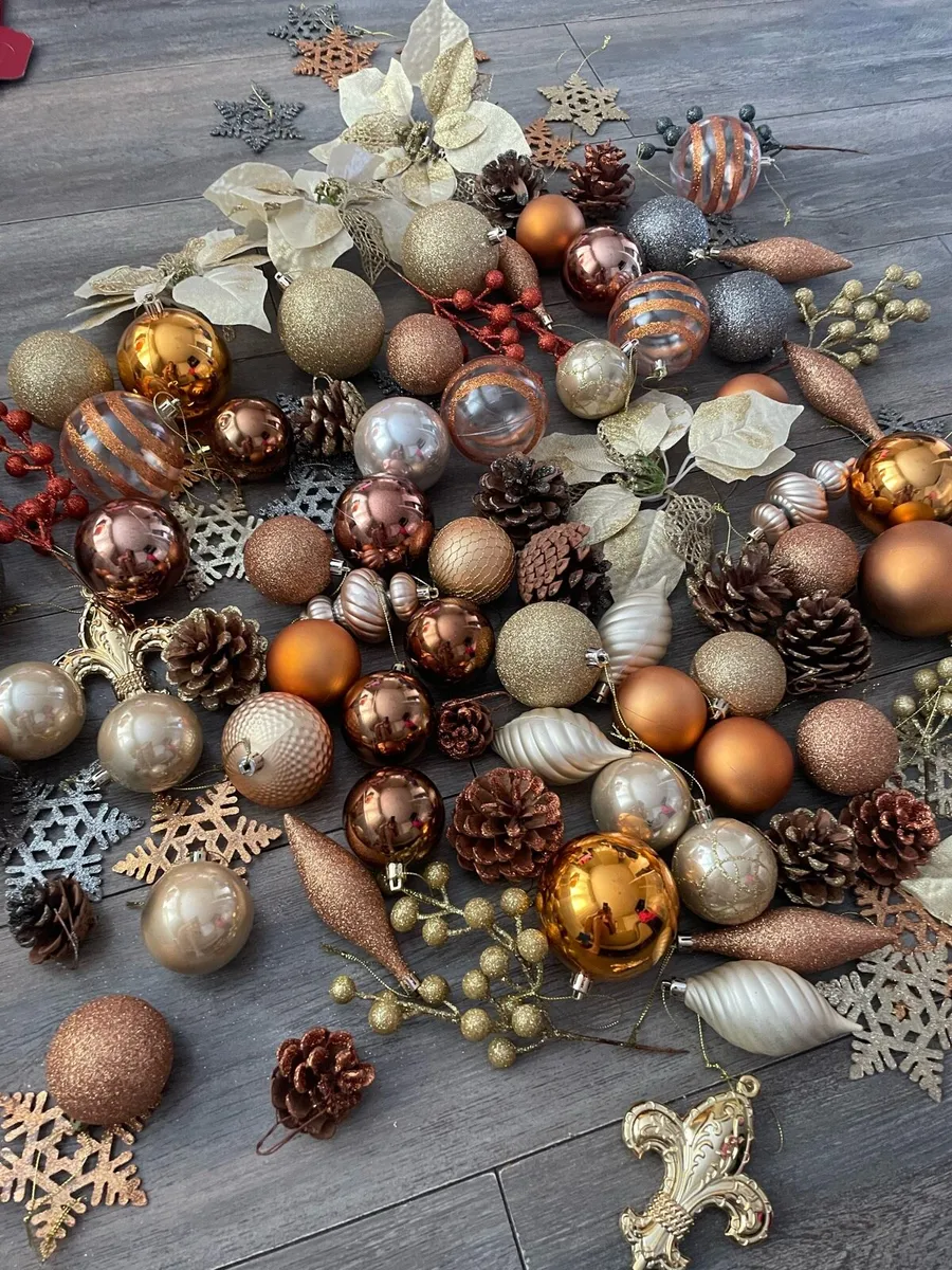 Christmas tree decorations - Image 1