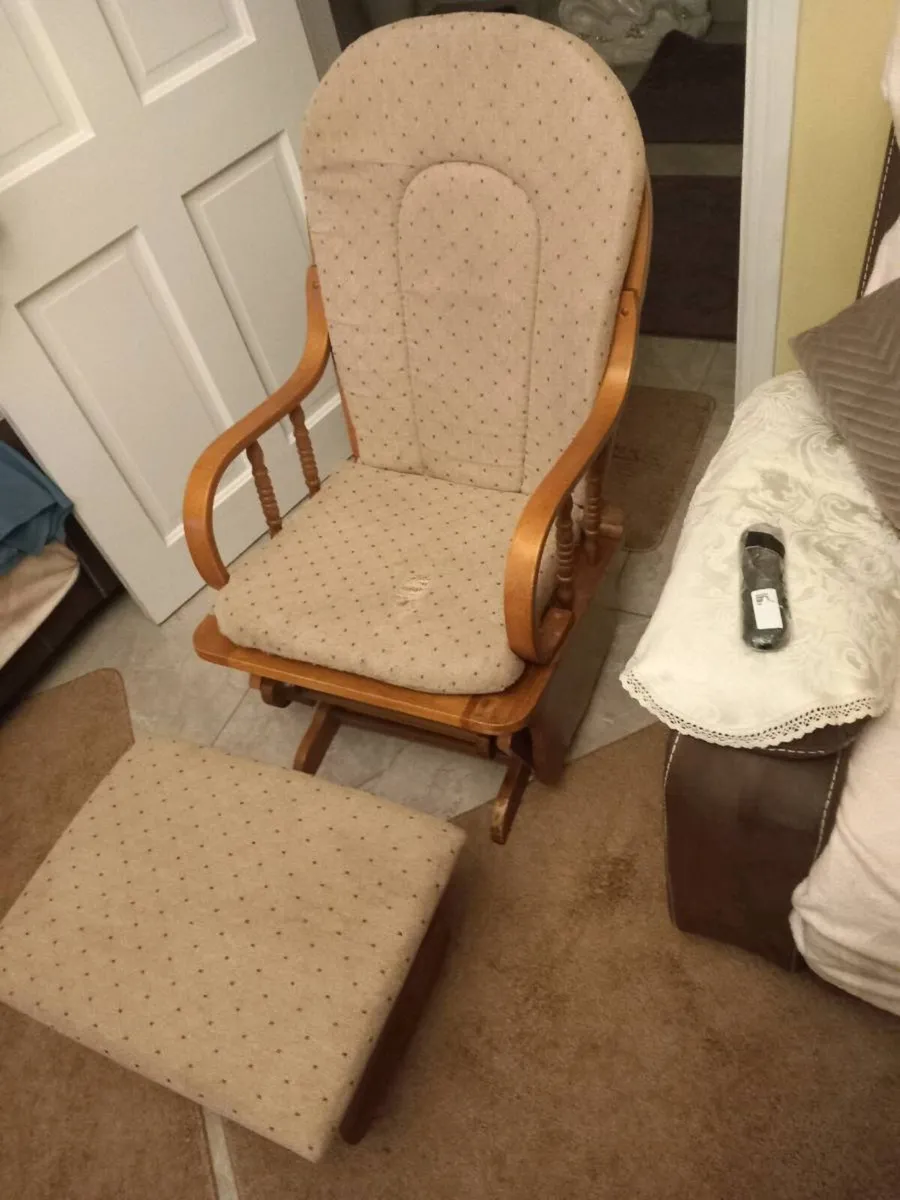 Nursing chair/rocking chair - Image 2
