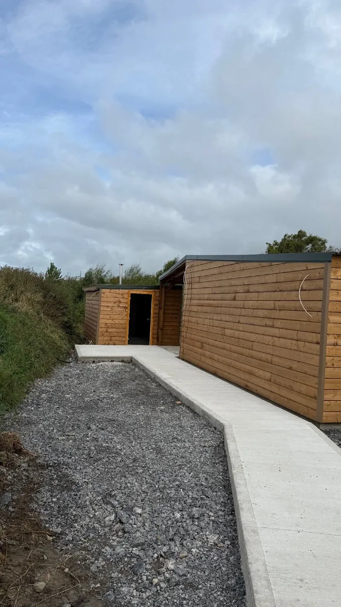 Bespoke stables and cabins - Image 4