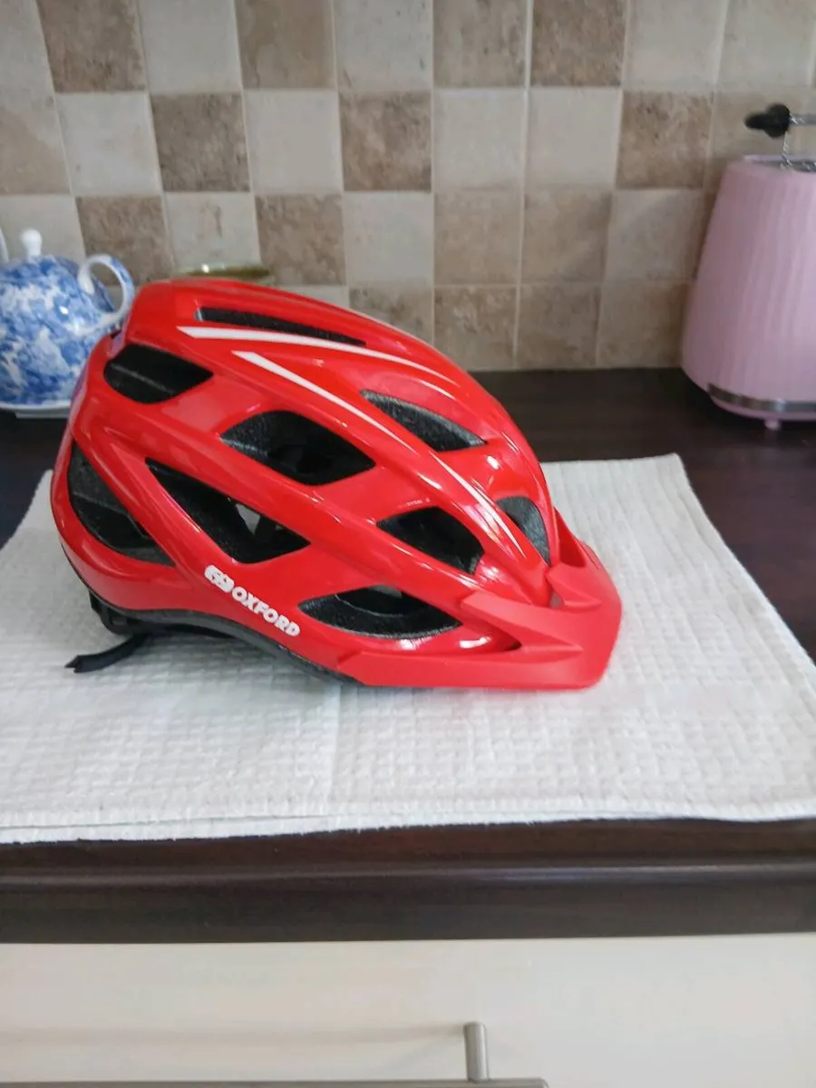 BICYCLE HELMET NEW RED COLOUR - Image 1
