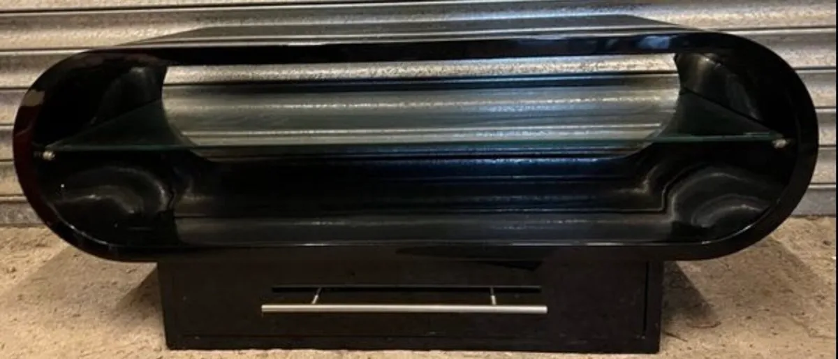 FREE-TELEVISION STAND - Image 1