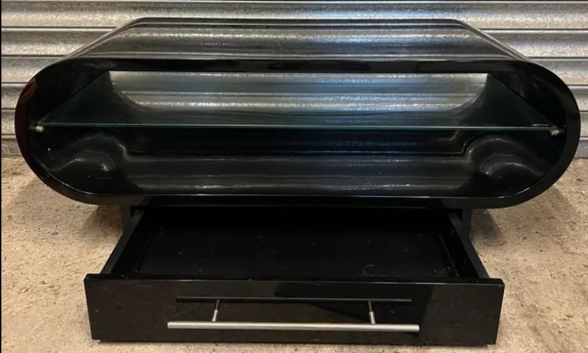FREE-TELEVISION STAND - Image 2