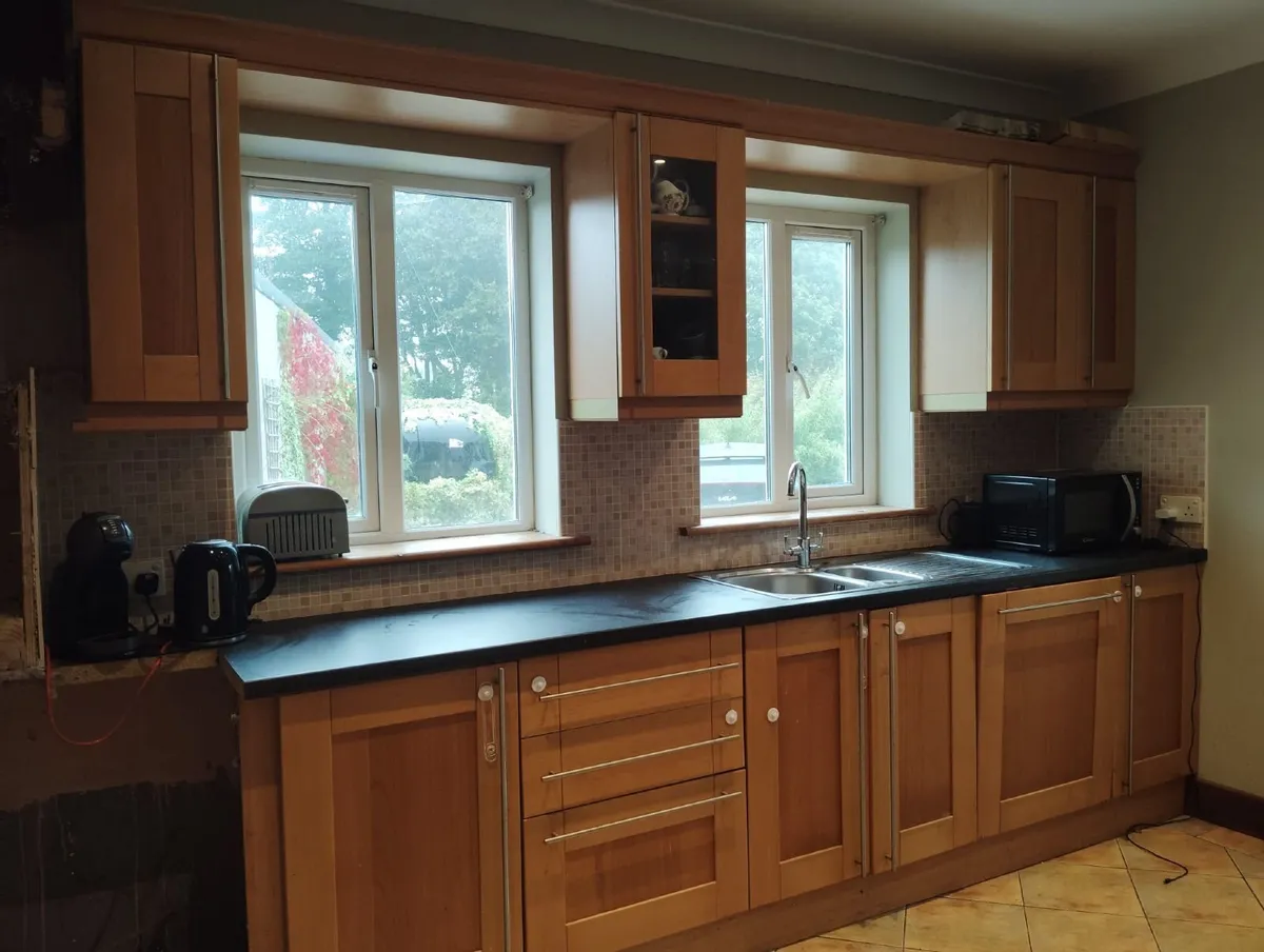 Complete fitted kitchen and appliances - Image 4