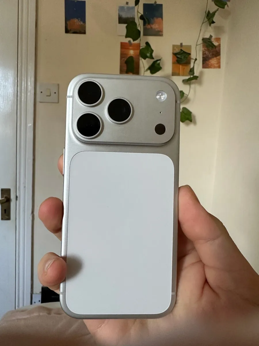 iPhone 17 Pro Silver 256gb - Image 1