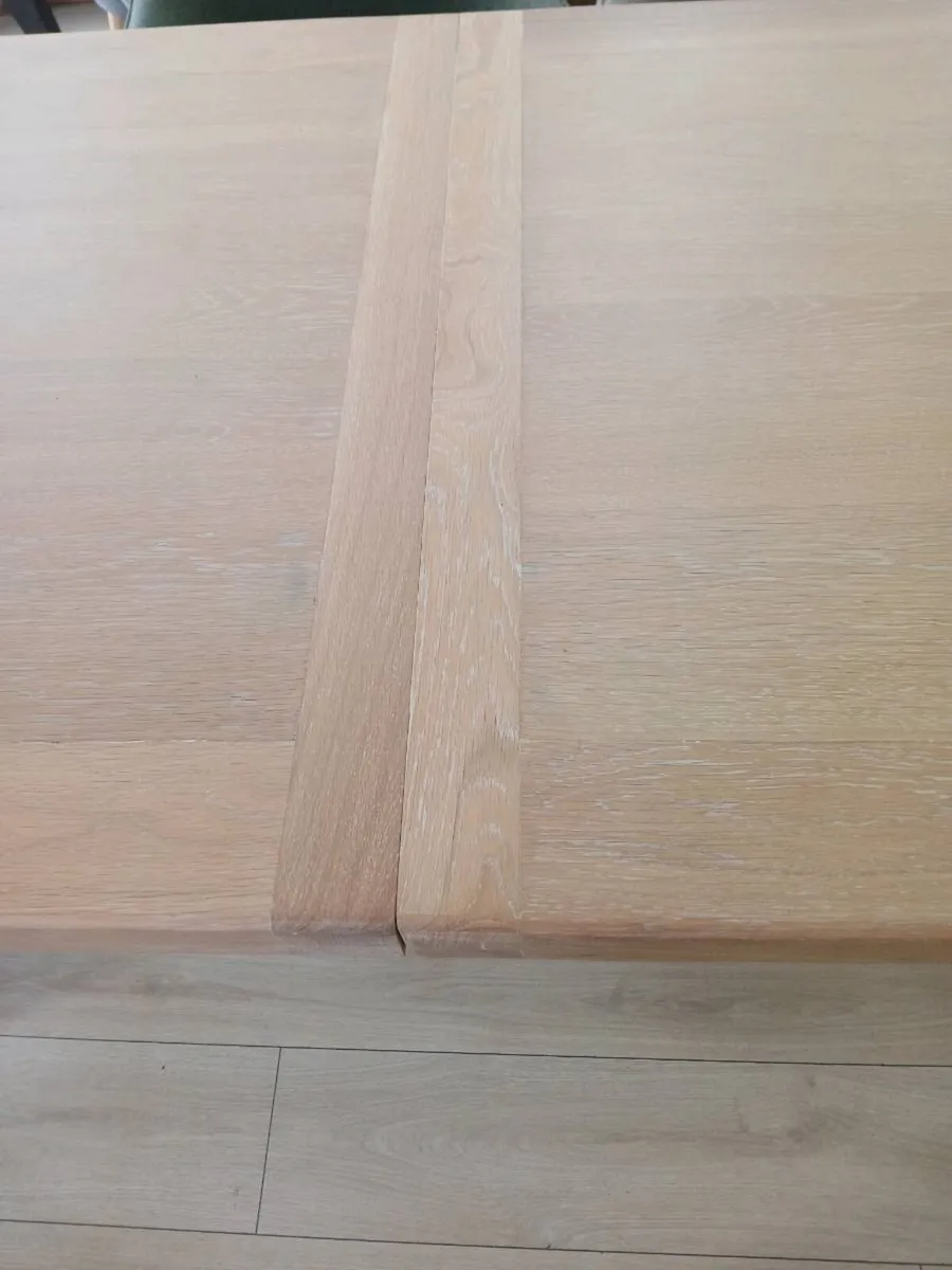 Kitchen / dining table - Image 2