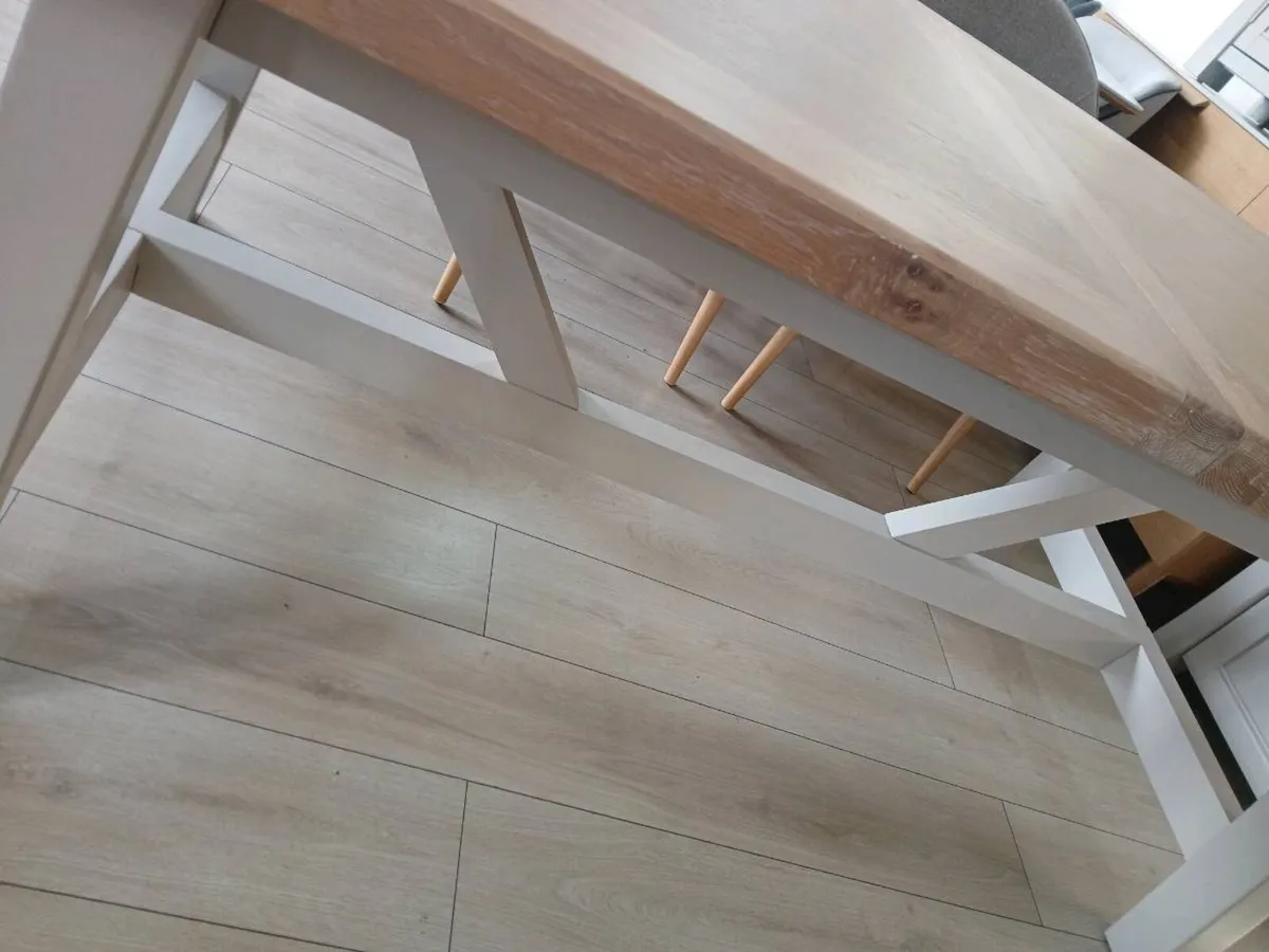 Kitchen / dining table - Image 3