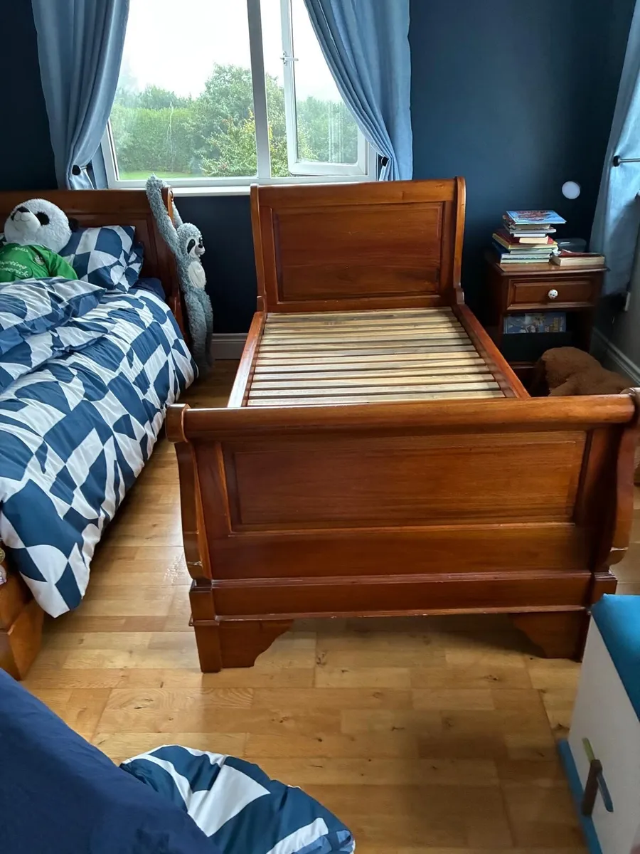 Beds and lockers - Image 1