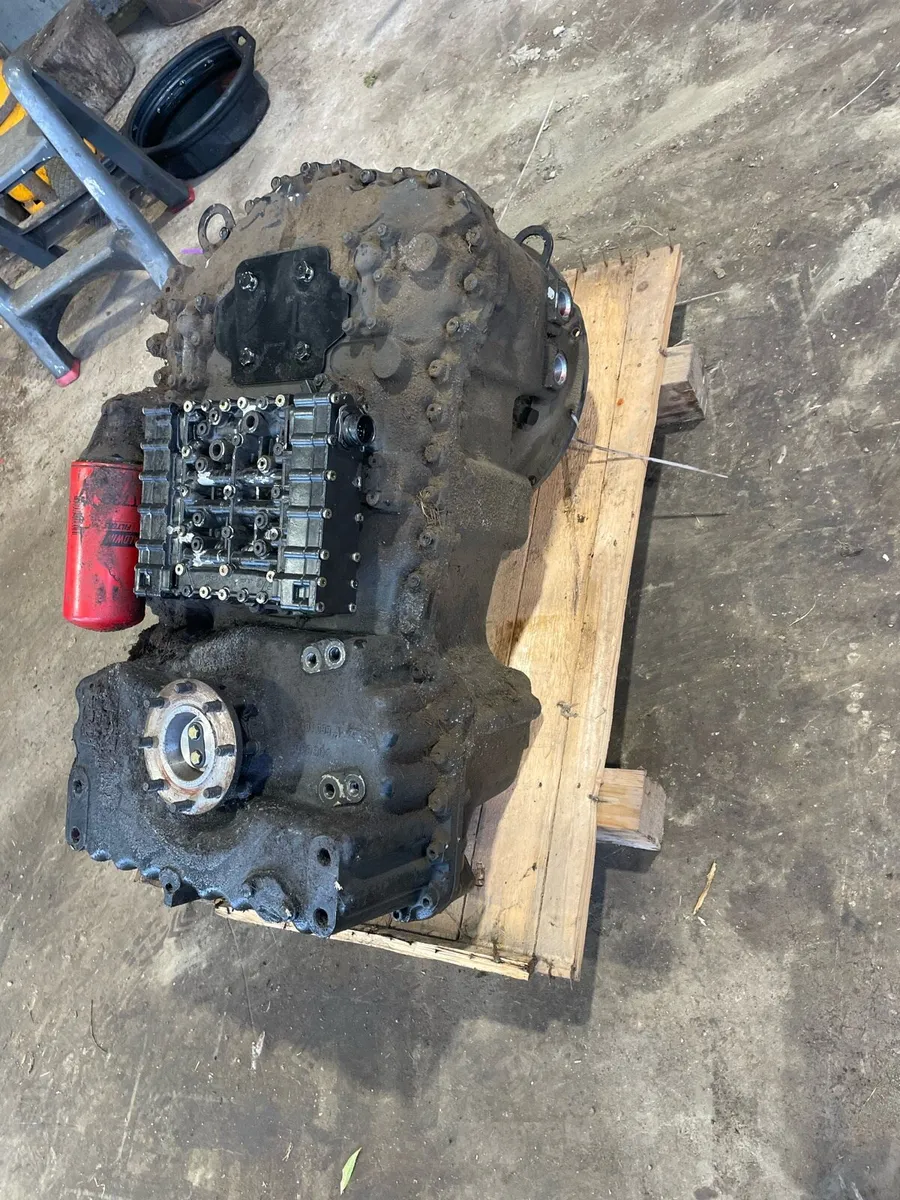 ZF Transmission 6WG for parts or reconditioning. - Image 1