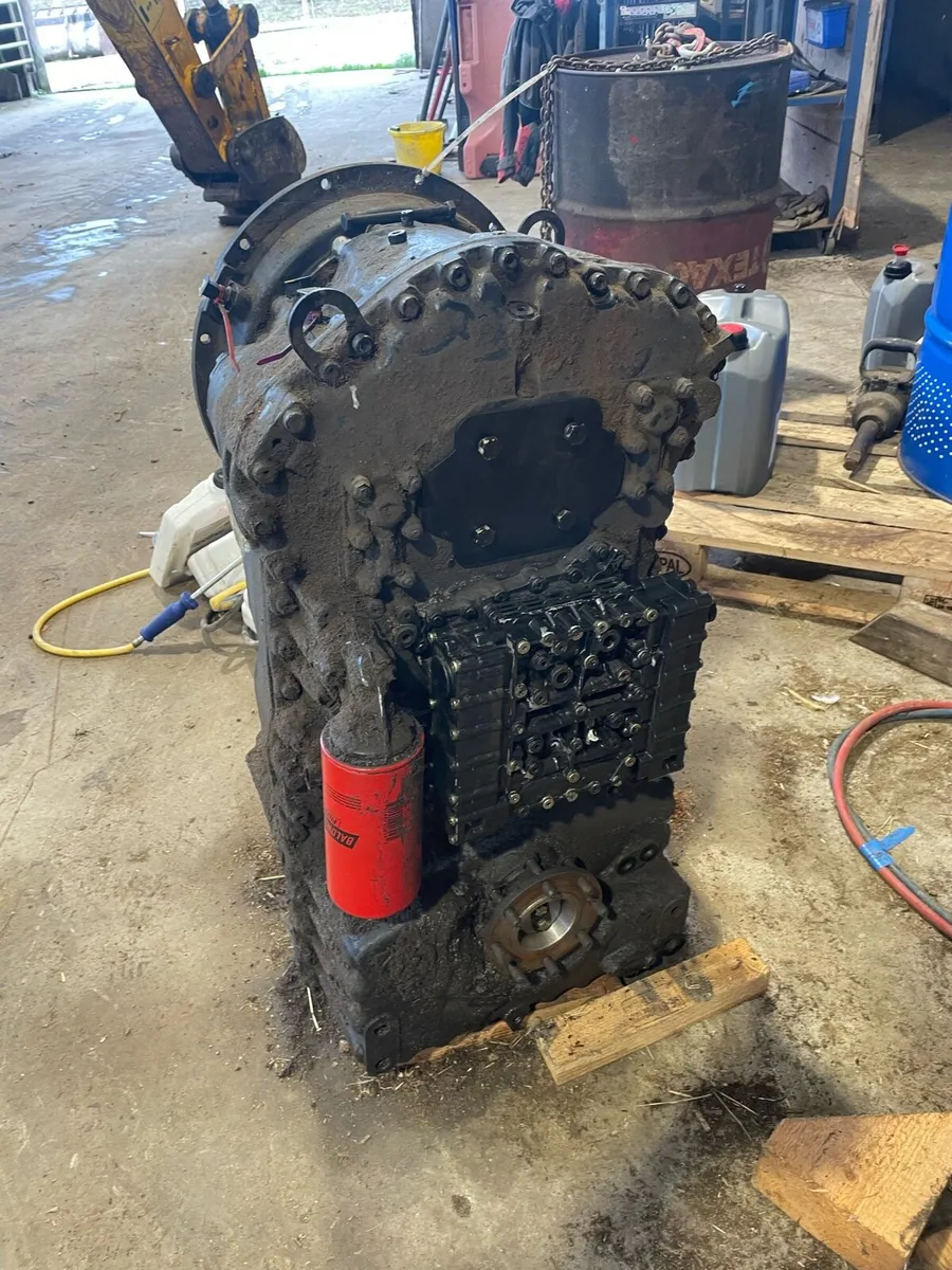 ZF Transmission 6WG for parts or reconditioning. - Image 2