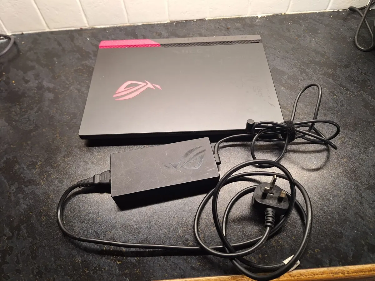 ASUS ROG Strix 15" Gaming Laptop - Image 2