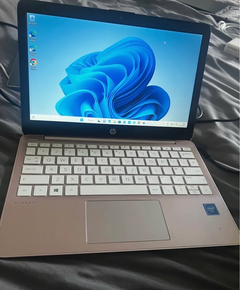 Laptop - Image 3