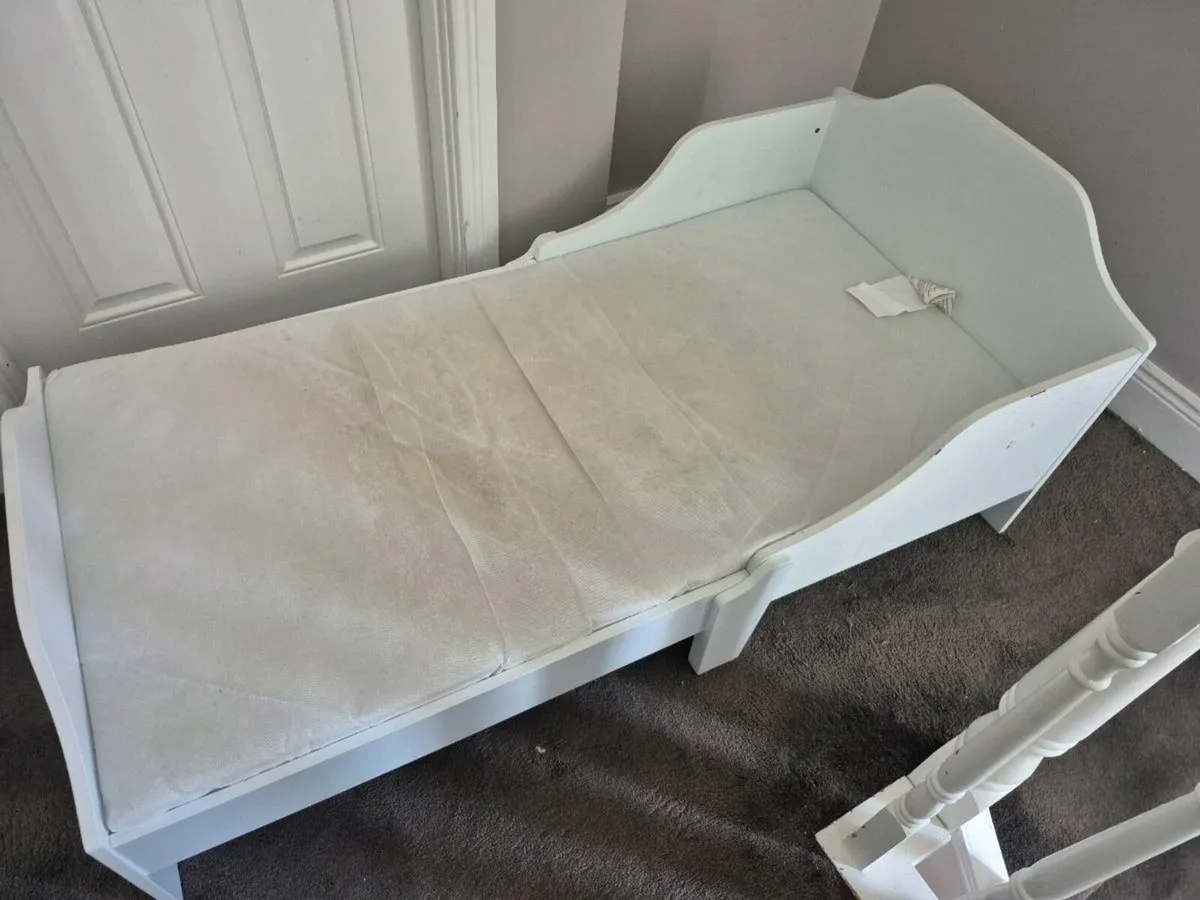 Toddlers bed - Image 2
