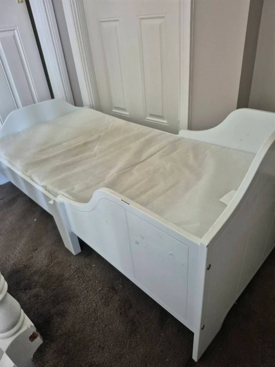 Toddlers bed - Image 1