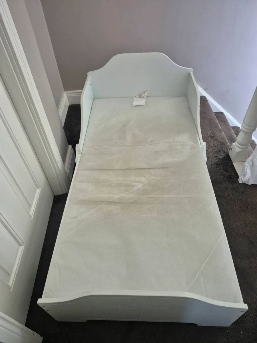 Toddlers bed - Image 3