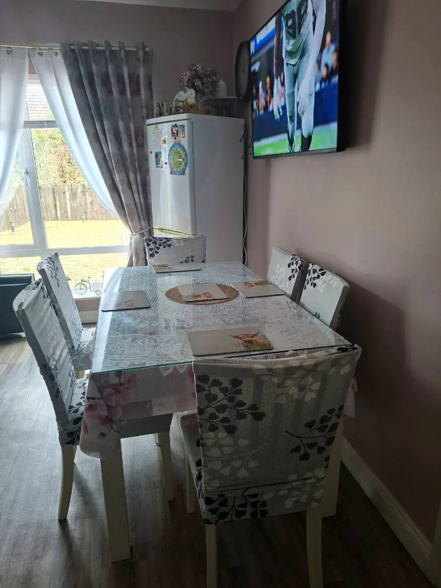 Dining table - Image 1