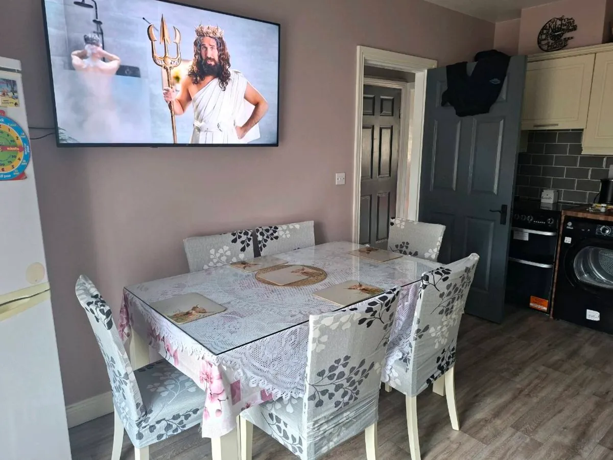 Dining table - Image 2