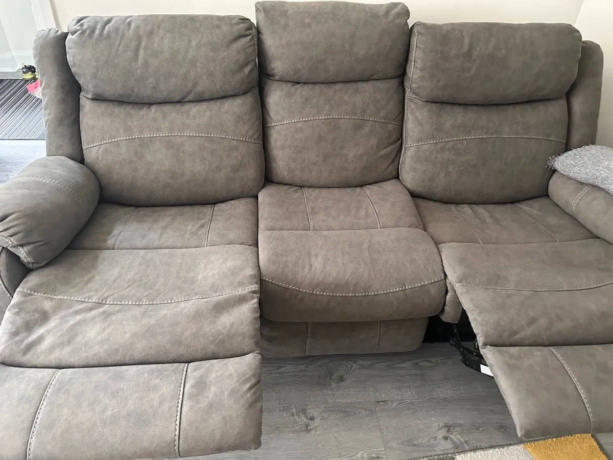 3 Seater Recliner sofa - Image 2