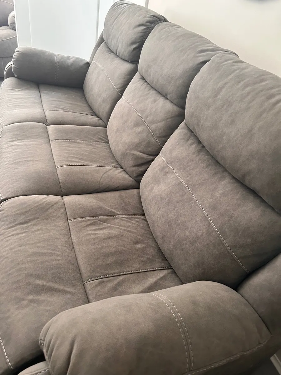 3 Seater Recliner sofa - Image 3