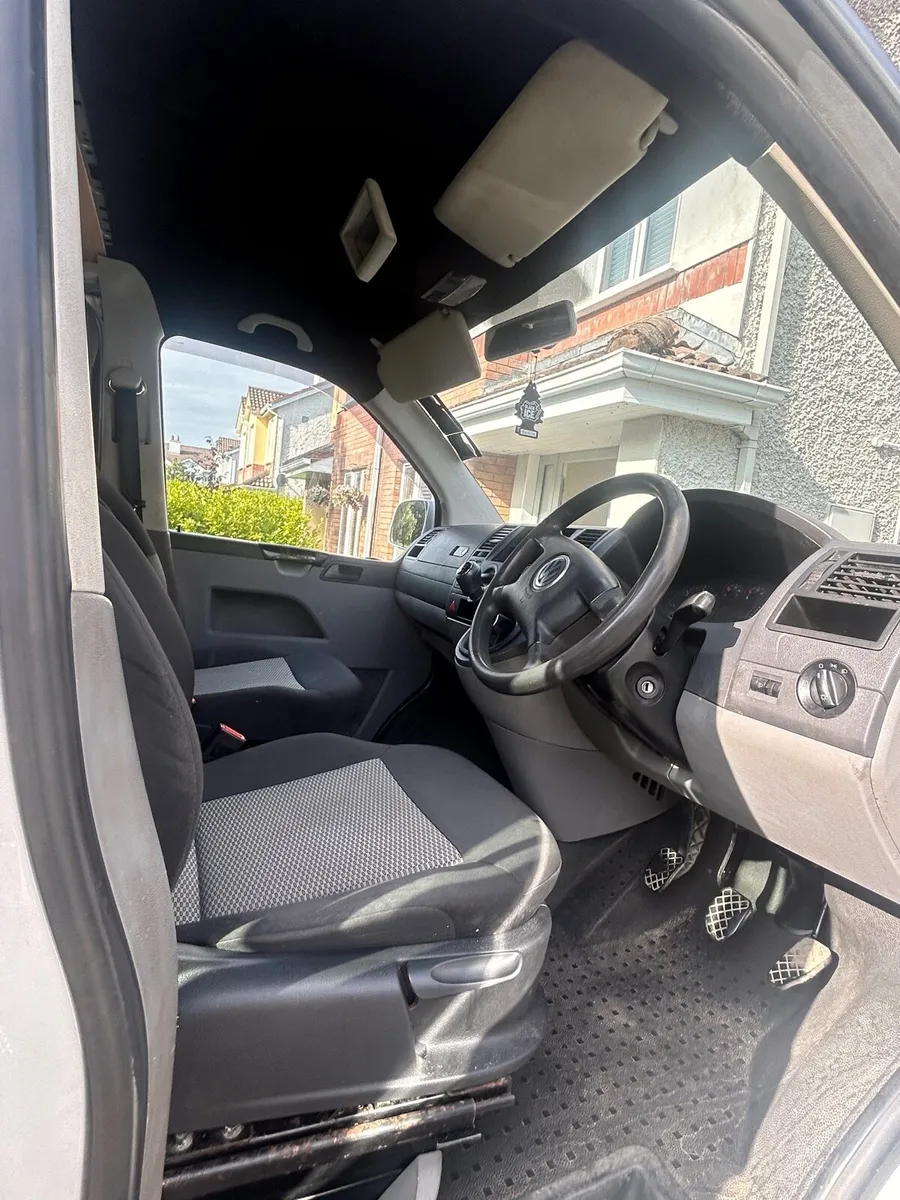 Volkswagon Transporter T5 - Image 4