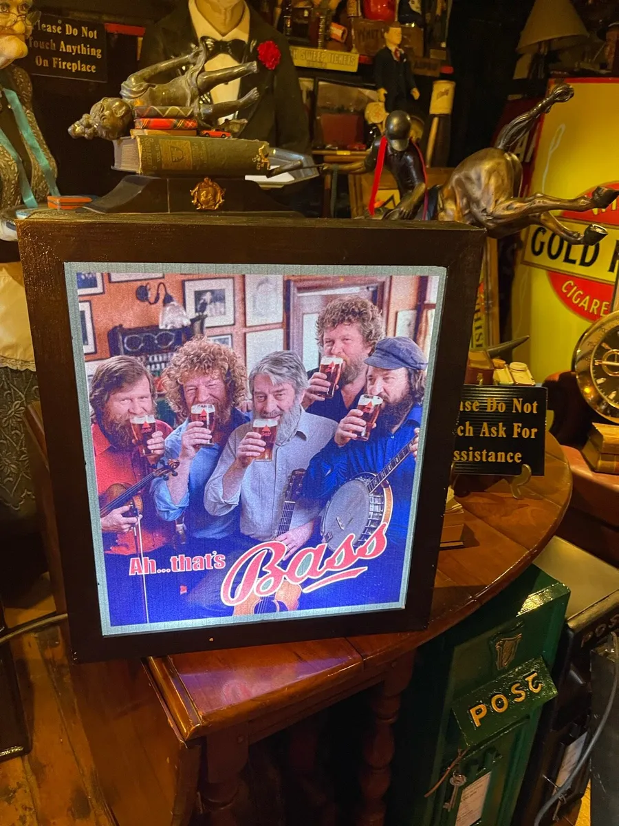 Irish 🇮🇪 pub memorabilia - Image 3