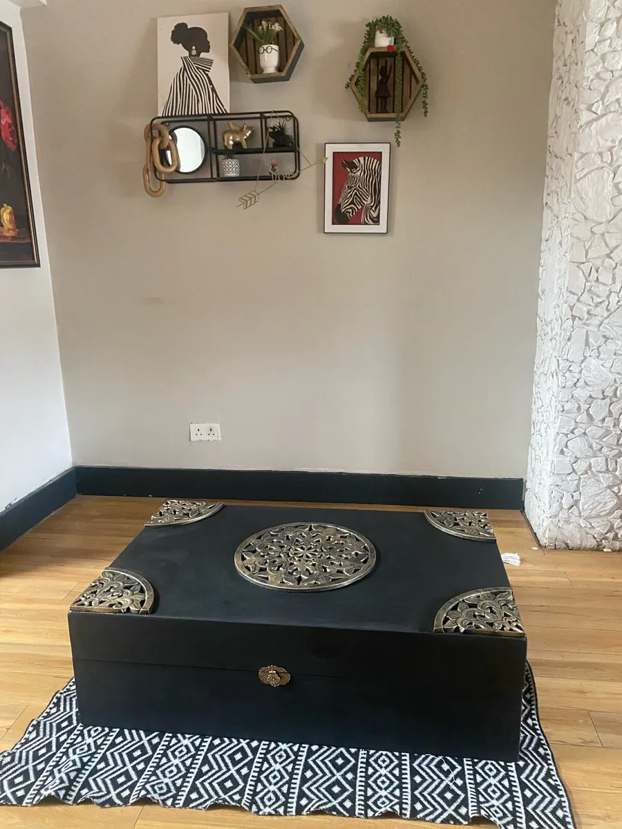 Coffee table/storage trunk - Image 2