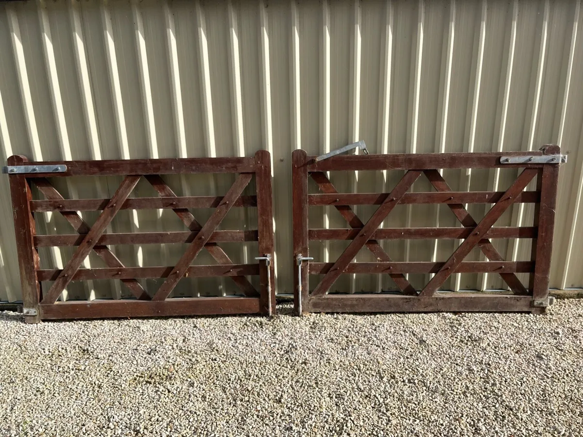 Pair 6ft field gates (suit 12ft gap) - Image 1