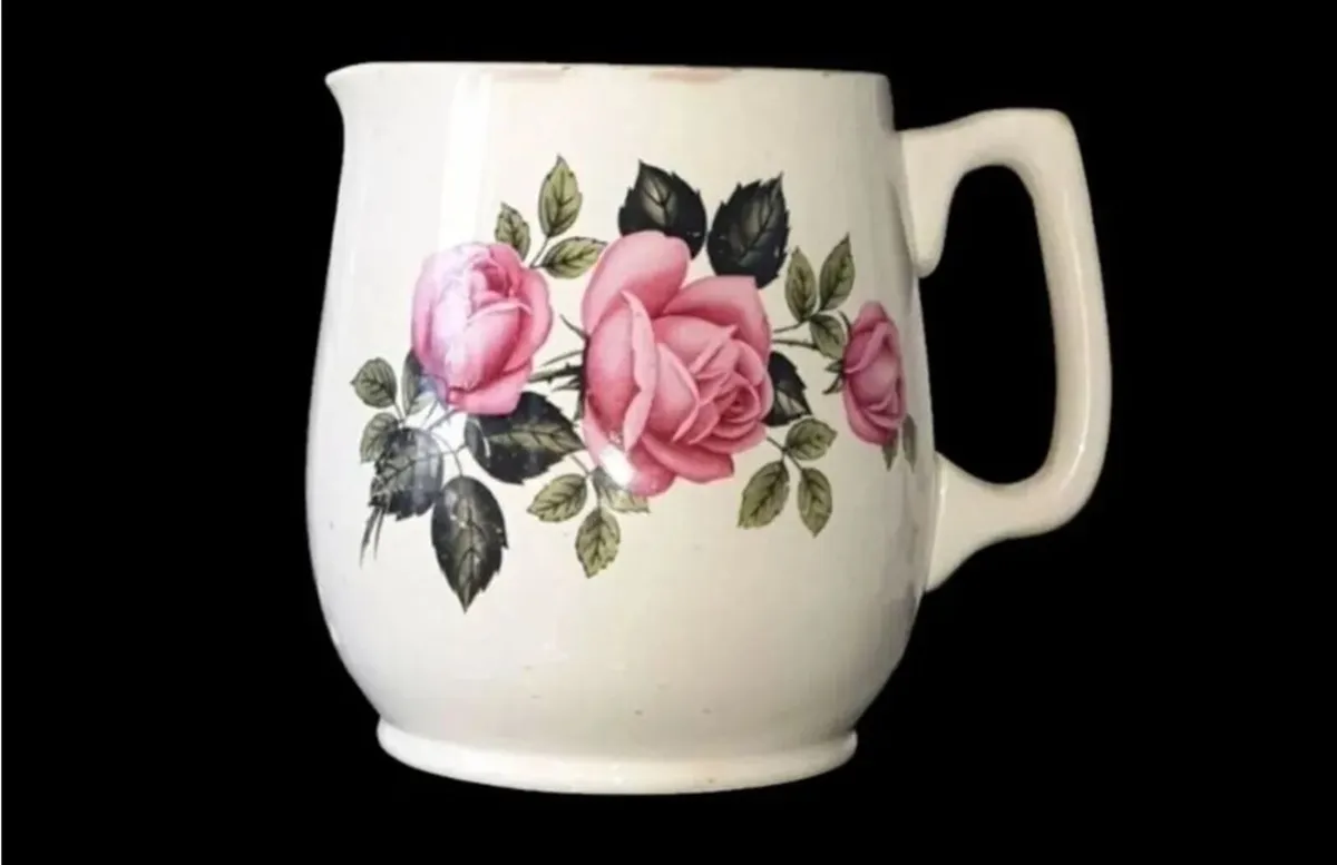 Pristine Vintage Carrigaline Pottery Pink Rose Jug - Image 3
