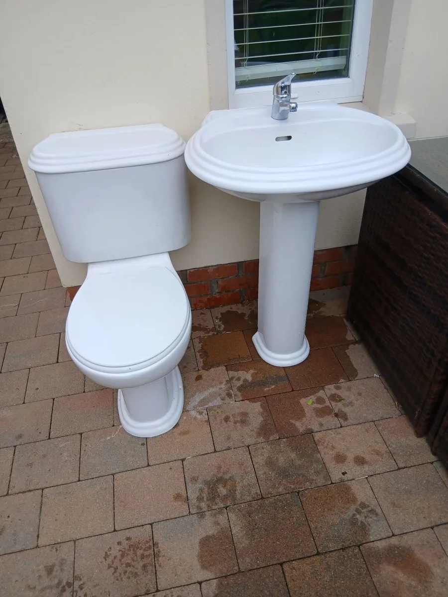 Toilet and handbasin
