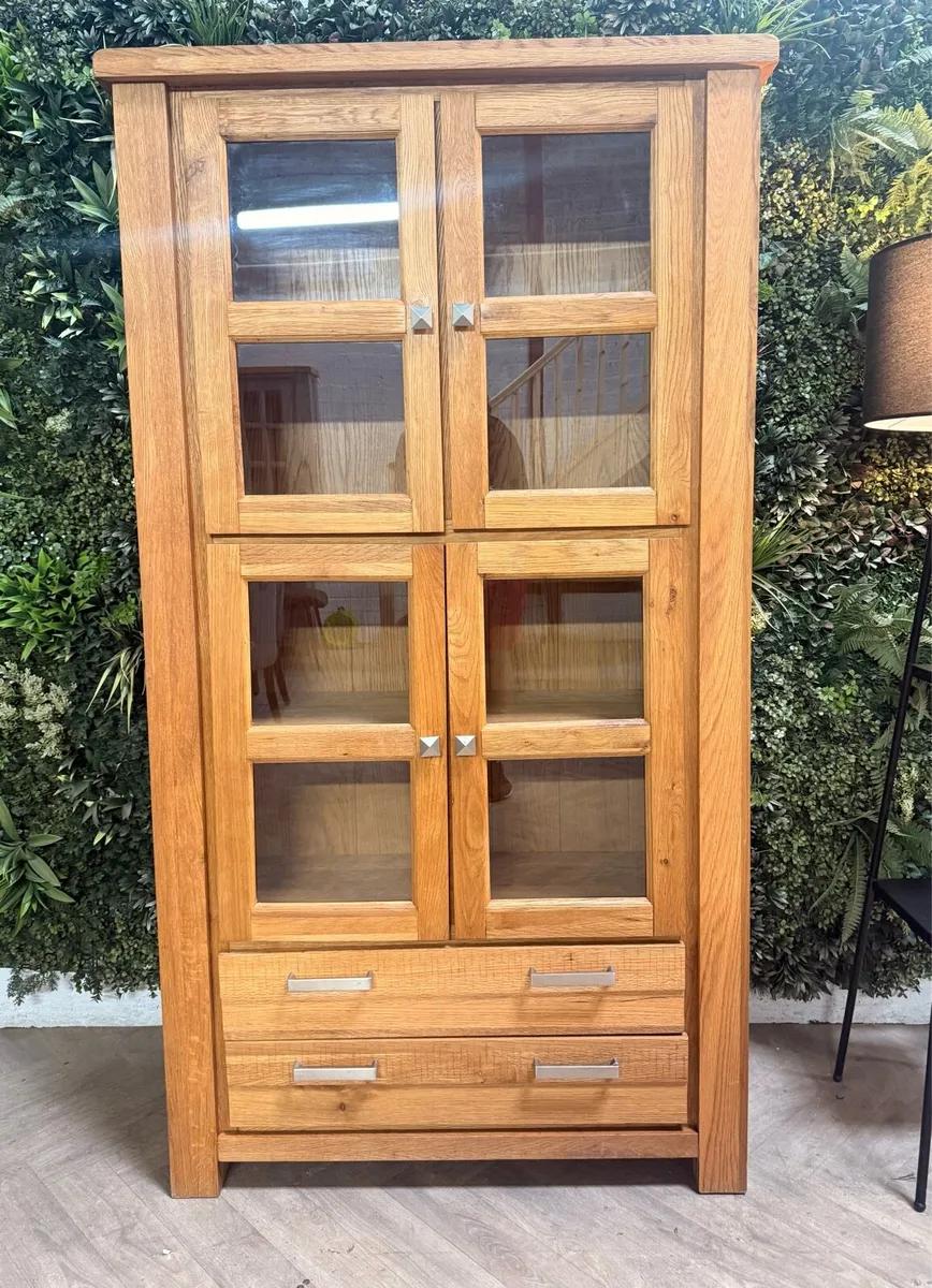 Solid oak dresser/display cabinet - Image 1
