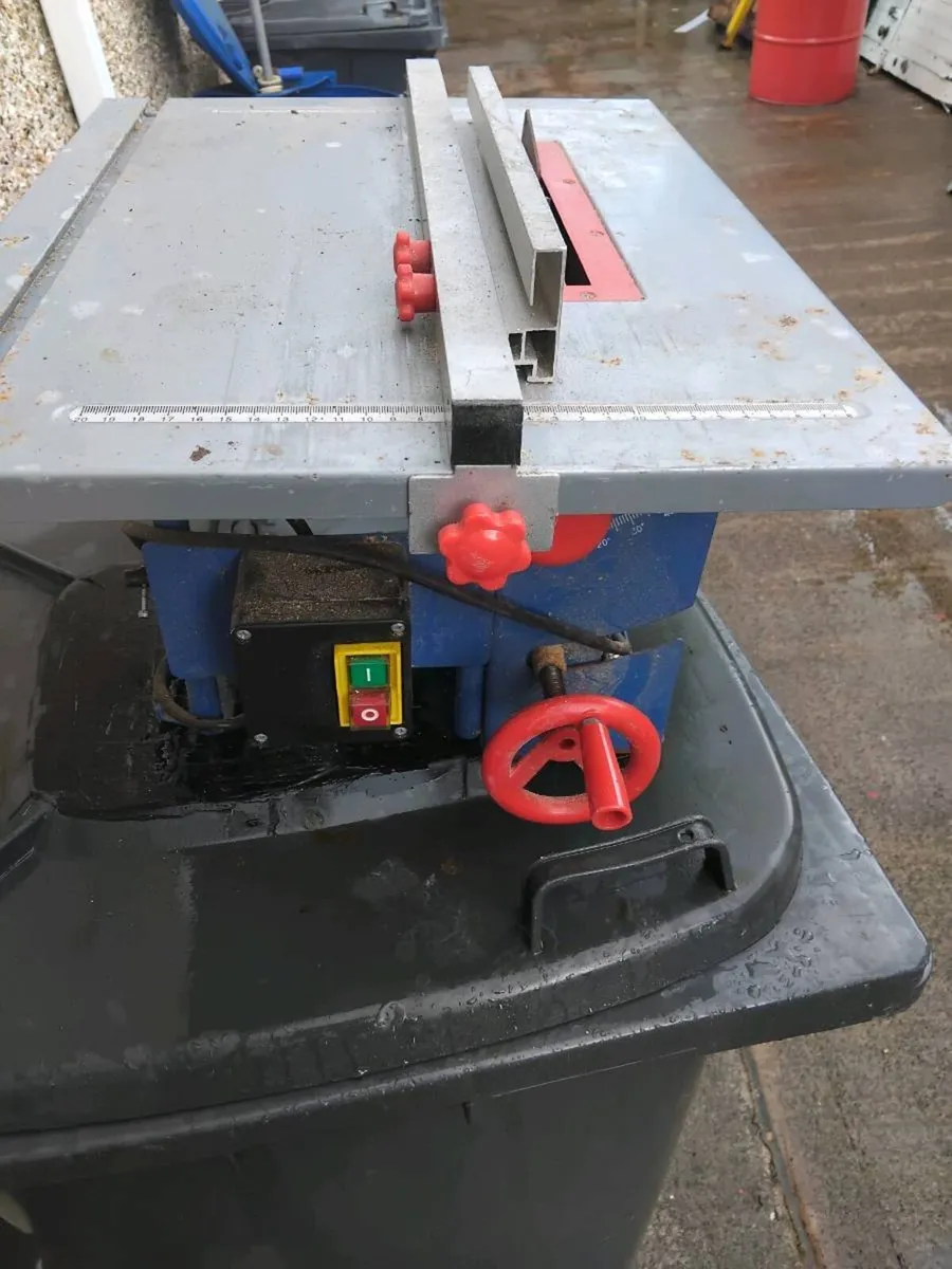 Saw - Image 2