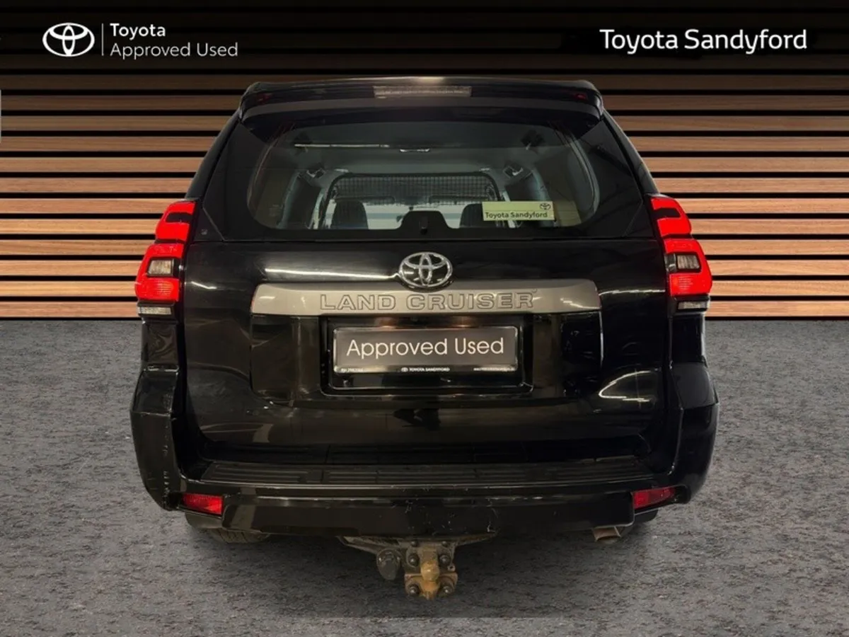 Toyota Land Cruiser AUTOMATIC LWB COMM // AIR CON - Image 4