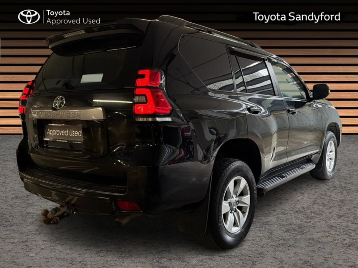 Toyota Land Cruiser AUTOMATIC LWB COMM // AIR CON - Image 2