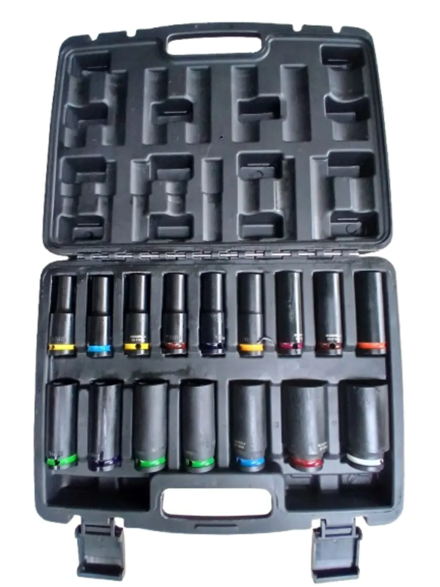 Manarola 16-Piece 1/2" Deep Impact Socket Set - Image 1