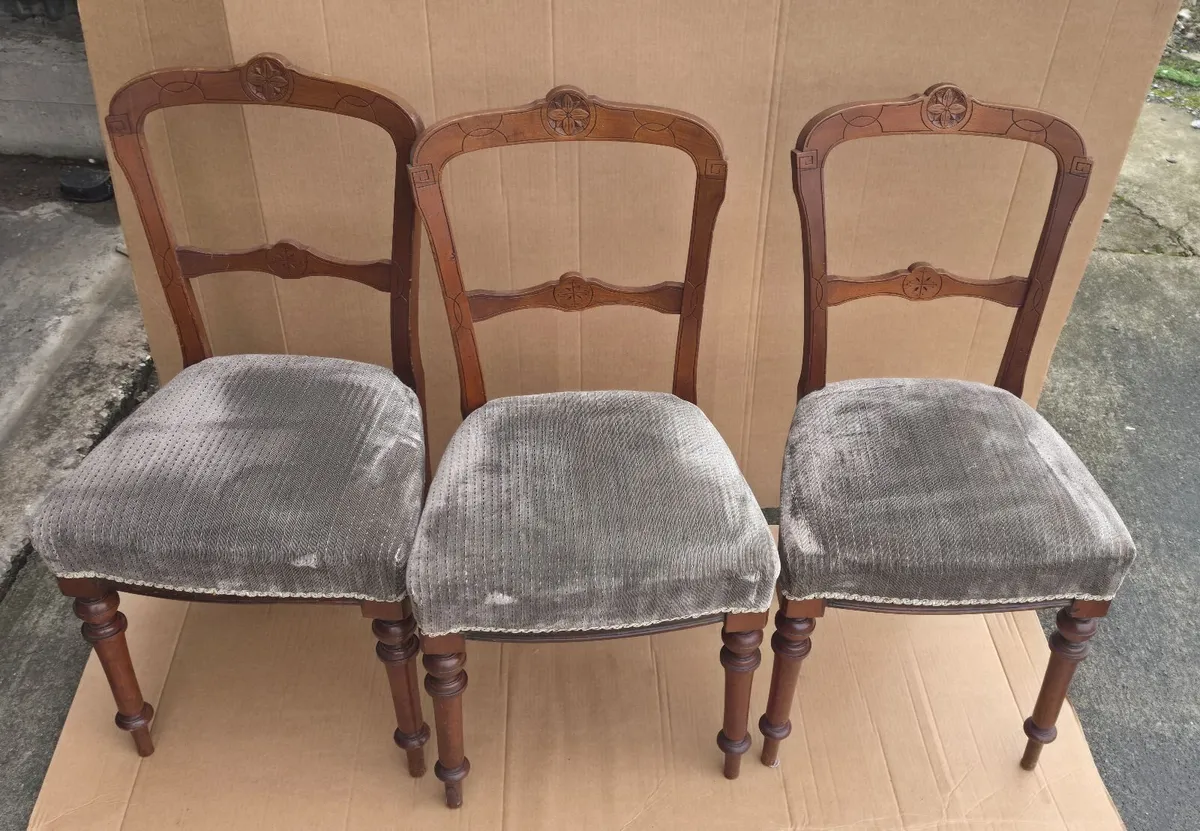 Three antique Victorian-style carved CHAIRS - Image 1