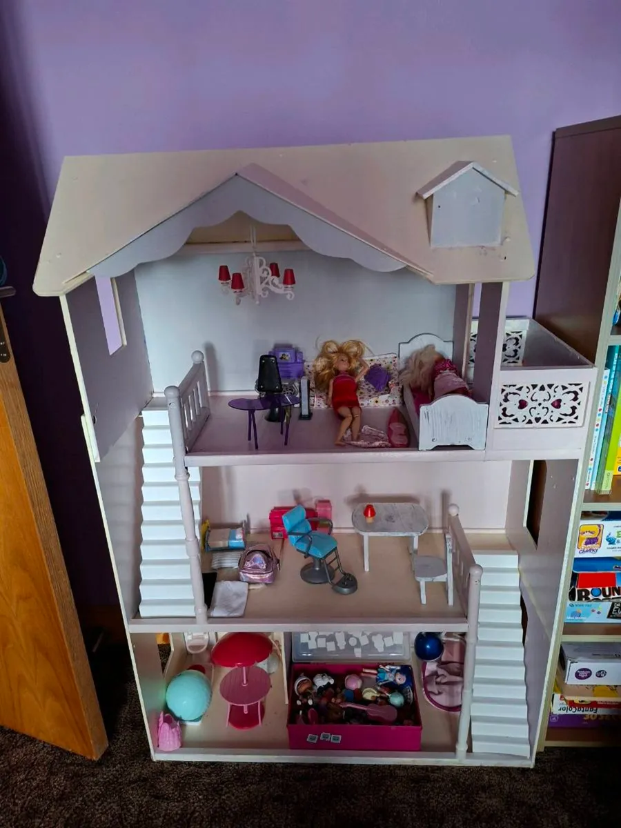 3 storey dollhouse