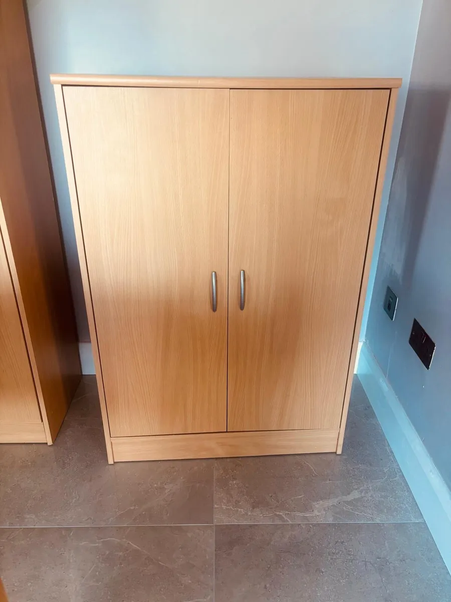 Office desk, cabinets & chair - Image 2