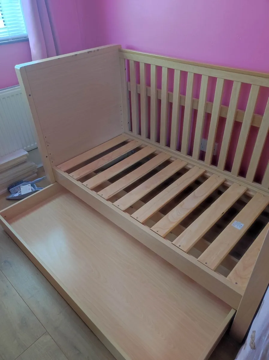 Cot bed - Image 1