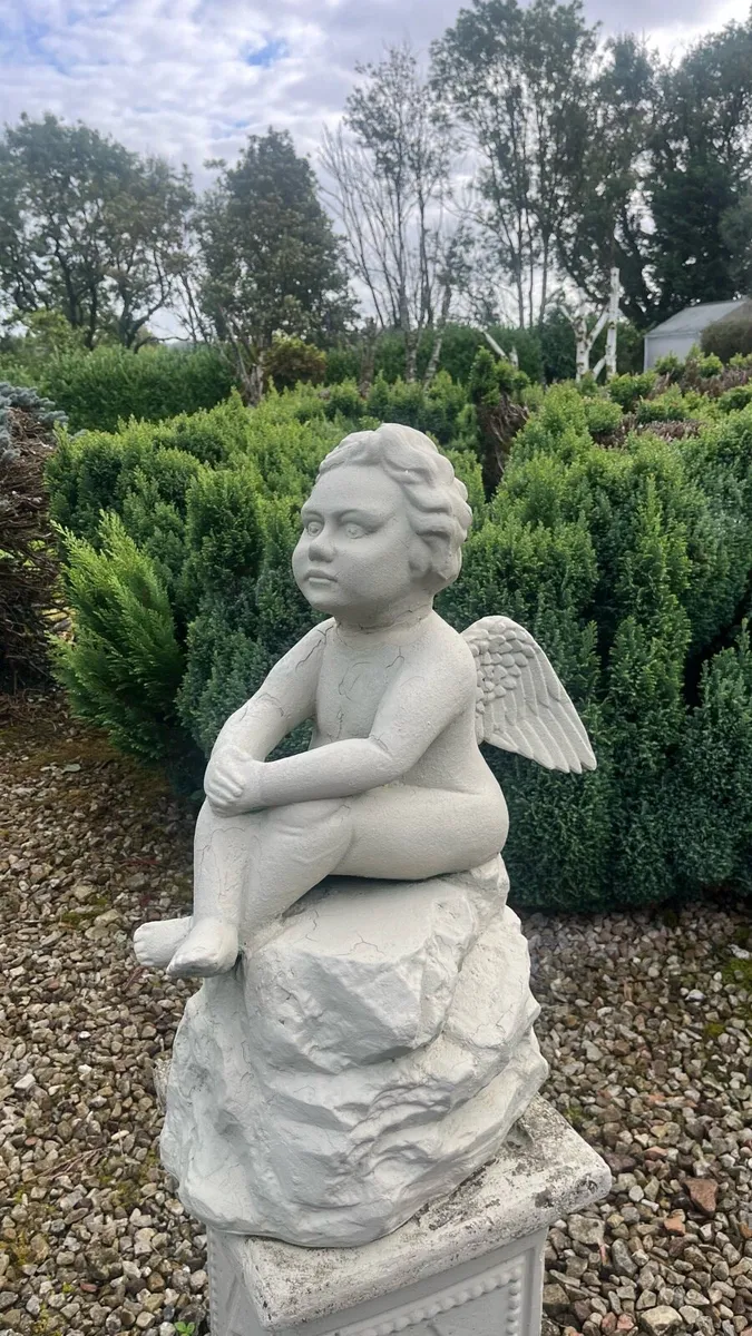 Angel garden statue - Image 1