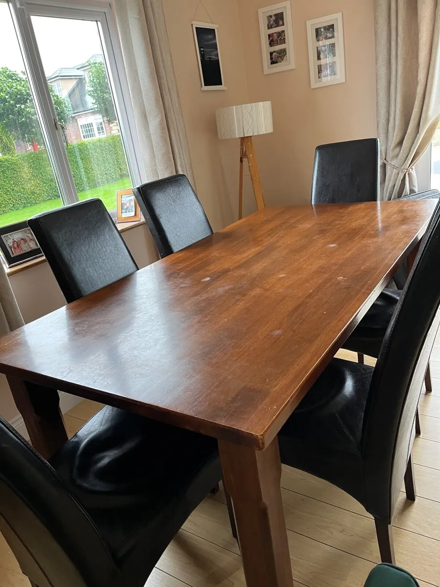 Table and chairs - Image 2