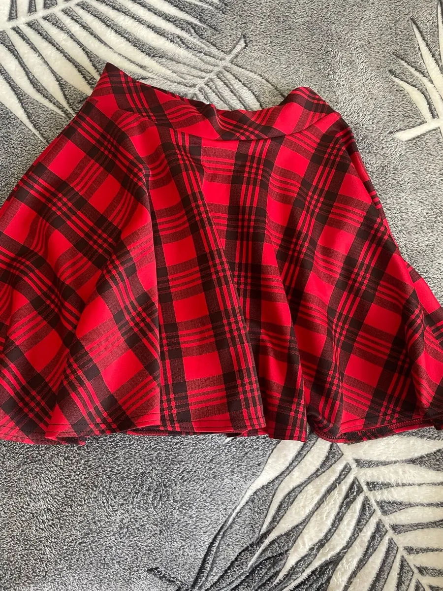 3 Skirts - Image 4