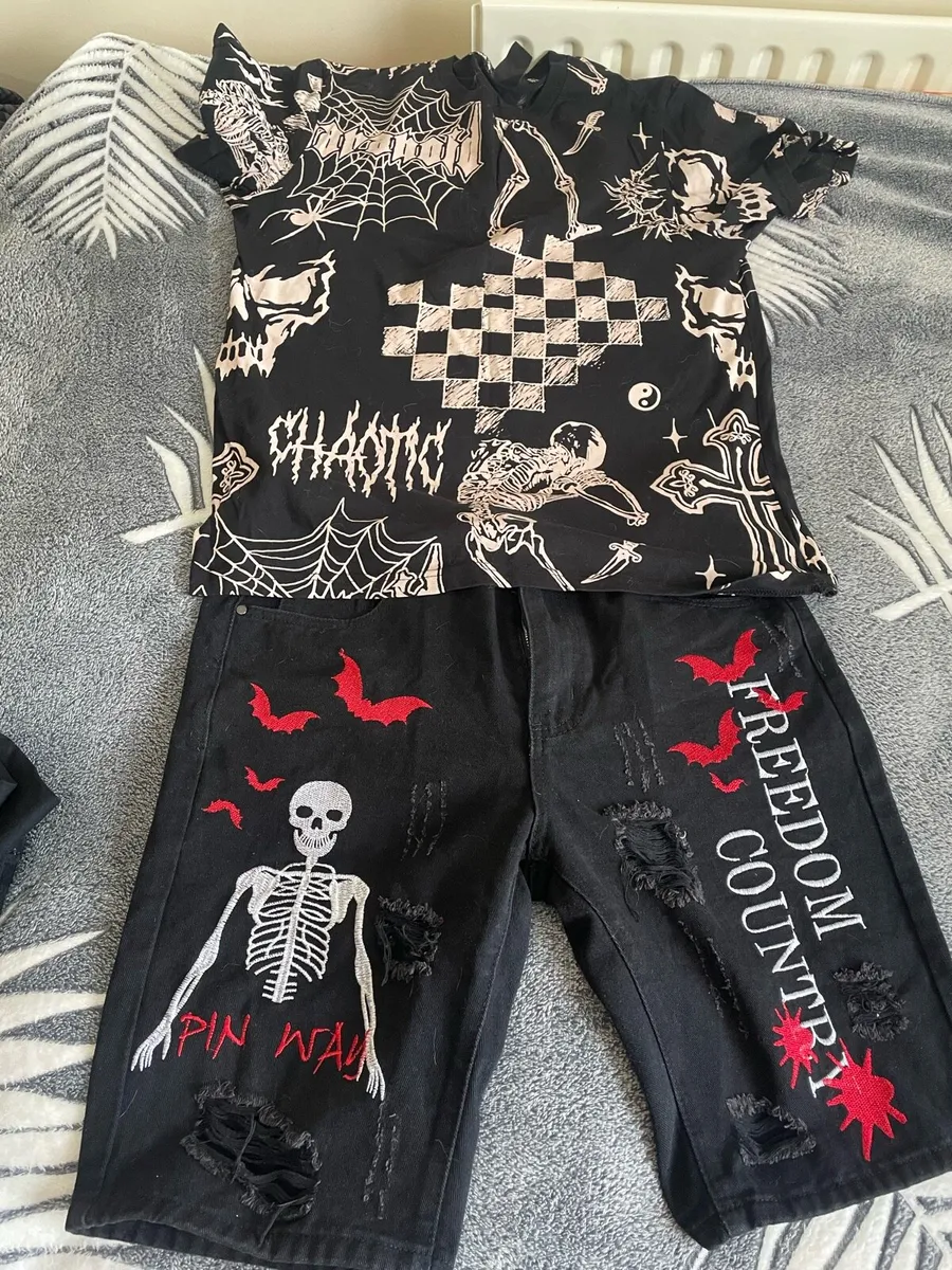 2 Shorts 2 shirts - Image 3
