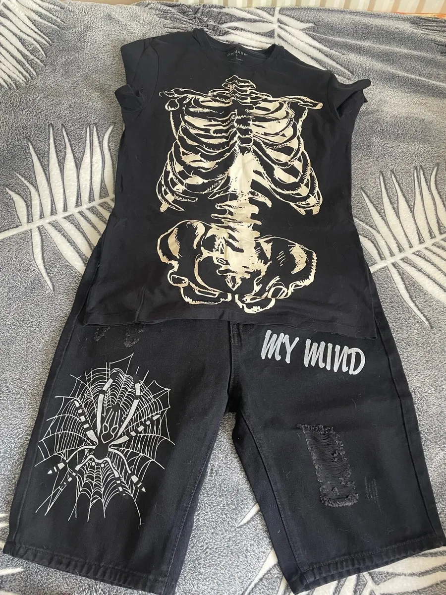 2 Shorts 2 shirts - Image 4