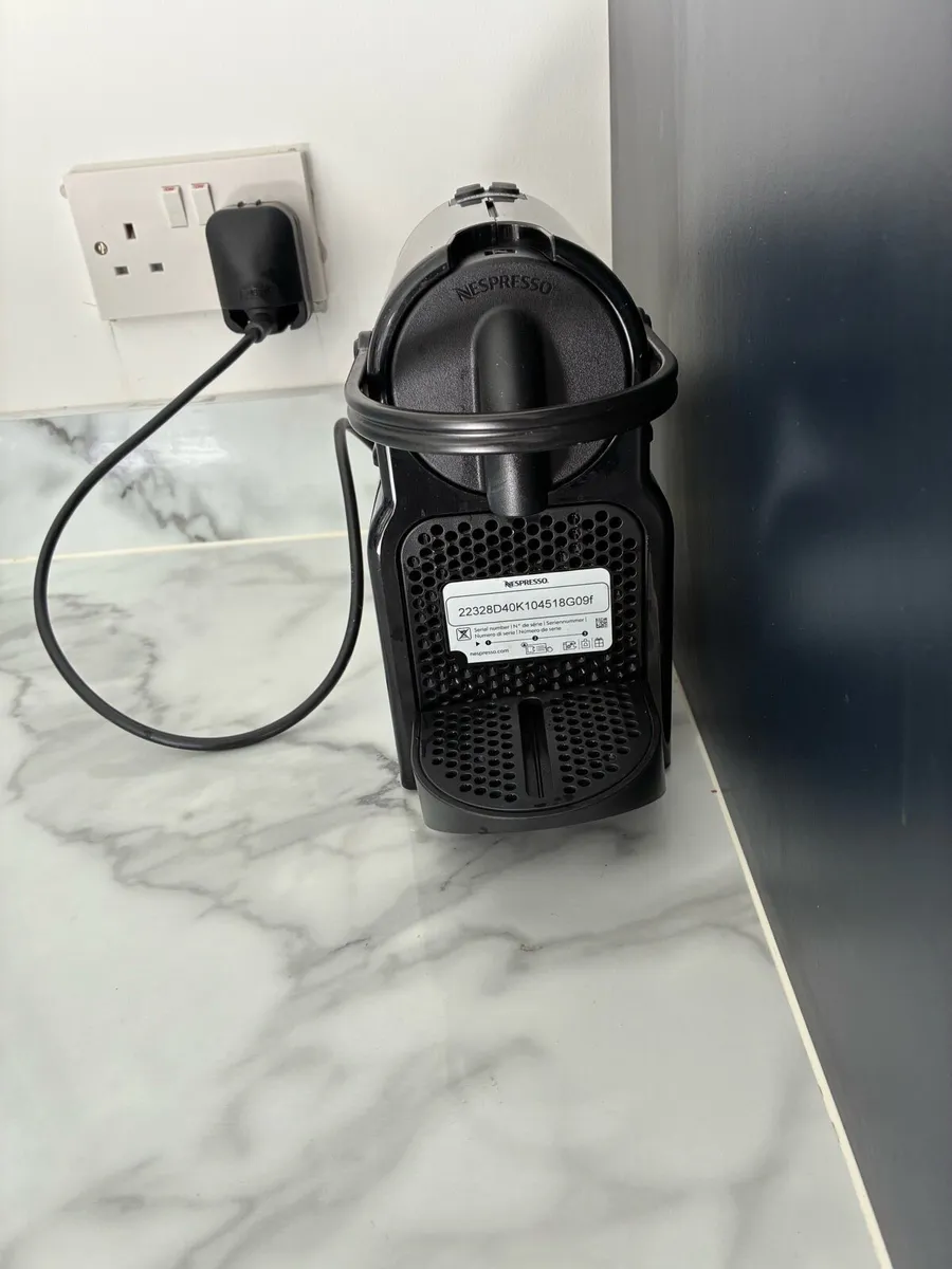 Delonghi nespesso coffee pod machine - Image 1
