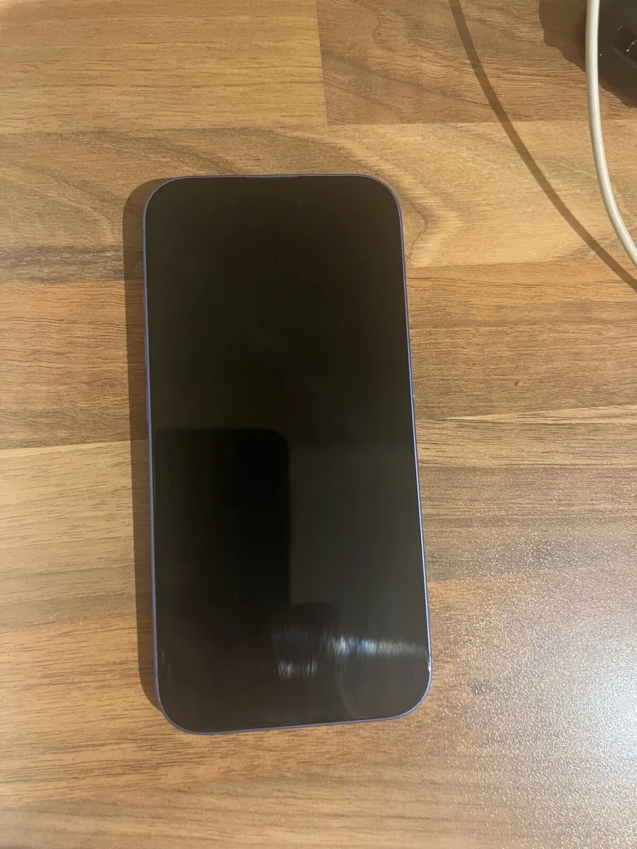 iPhone 16 - Image 3